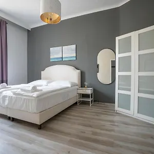Brand New Charming Appartmet Near Augarten & Apartamento